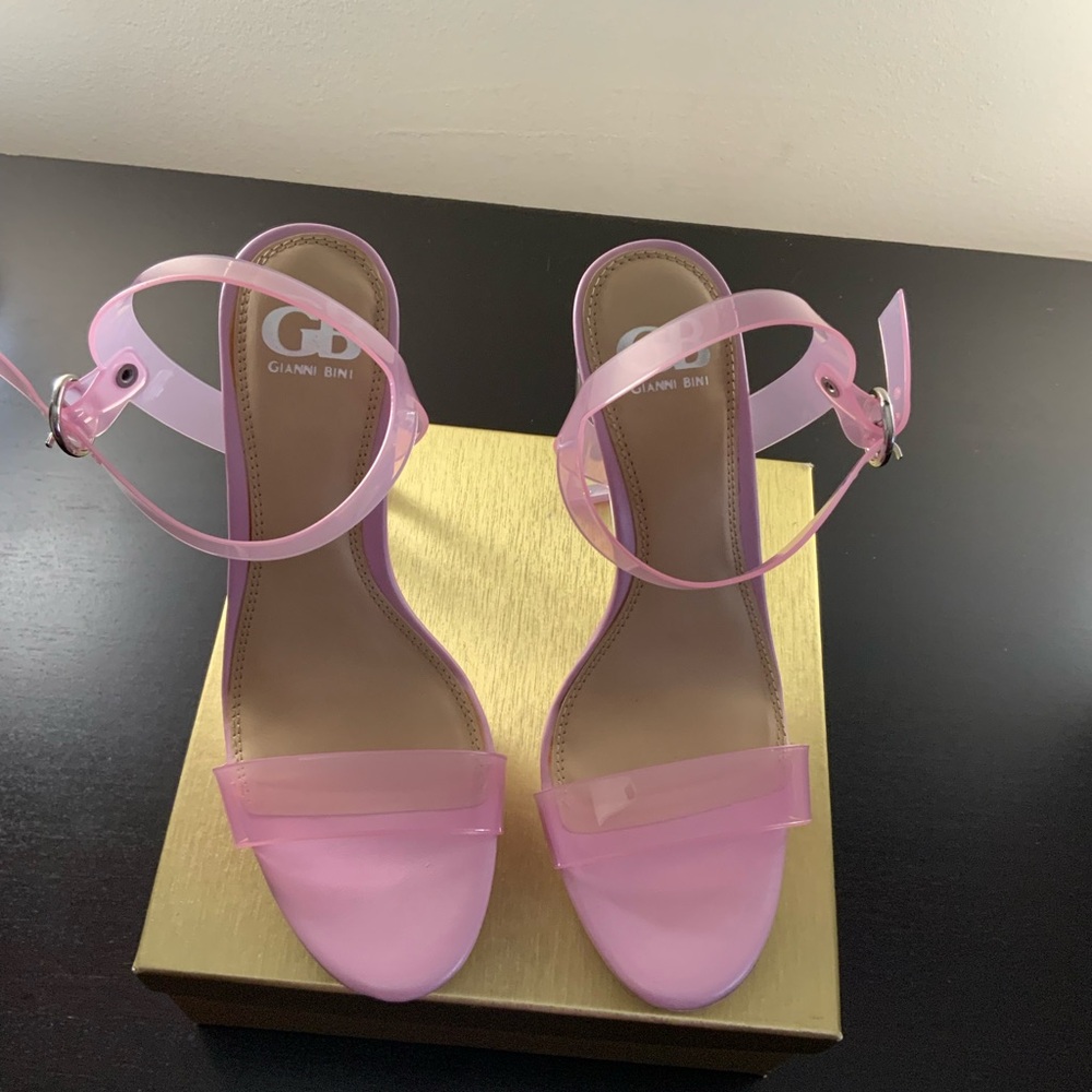Gianni Bini Pink Women's Sandals New w/o Box